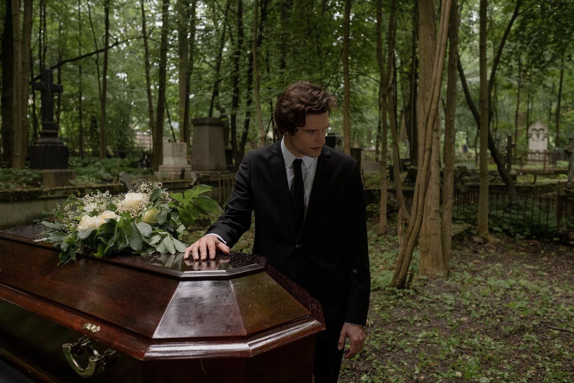 Aspecte juridice ale domeniului funerar: Reglementări și drepturile clienților