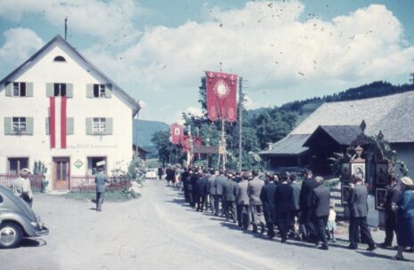 Photo Funeral procession