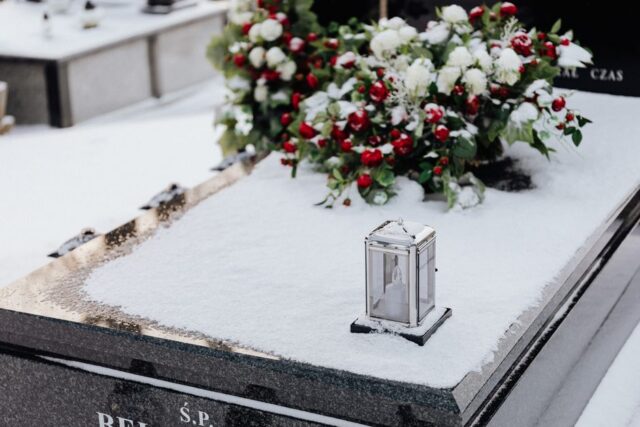 Acasă, la capelă sau la casa funerară: patru locuri de priveghi comparate