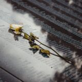 Devizul unei înmormântări în 2026: prețuri pe capitole și unde se pierd banii