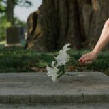 Șase greșeli la contractarea serviciilor funerare și cum se evită